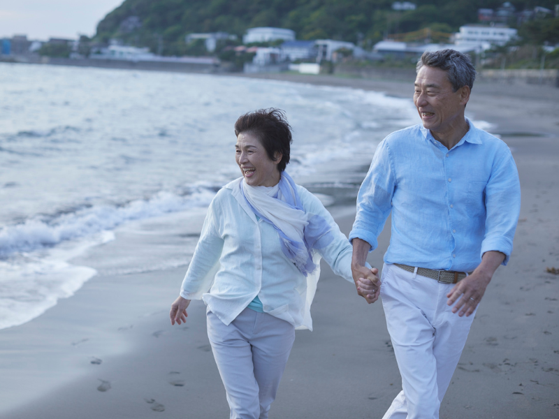 Older couple enjoying a walk after improving mobility with non-surgical muscle toning